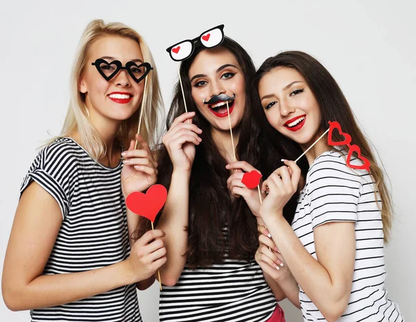 Drie meisjes beste vrienden klaar voor feest — Stockfoto
