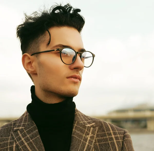 Elegant fashionable man in glasses — Stock Photo, Image