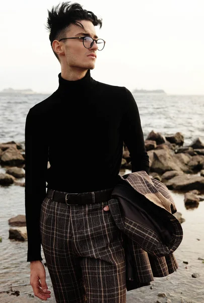 Portrait of an handsome businessman near sea — Stock Photo, Image