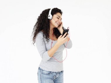 Güzel Afrikalı Amerikalı kadınlar müzik dinlemek