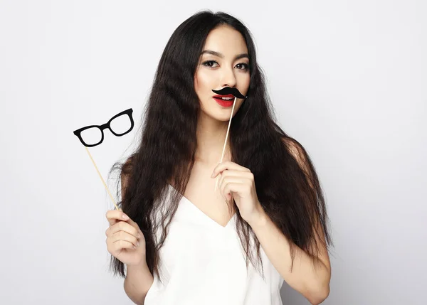 Stile di vita e concetto di persone: giocoso giovane donna asiatica pronta per la festa — Foto Stock