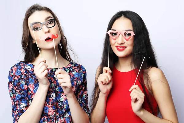 Lifestyle, emotion and people concept: two girls best friends ready for party — Stock Photo, Image