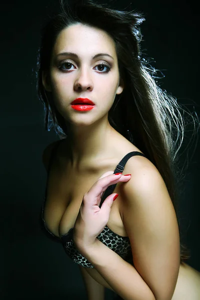 Mooie sensuele vrouw — Stockfoto