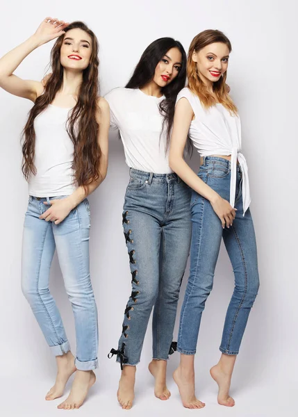 Lifestyle, fashion and people concept - group of three girls friends — Stock Photo, Image