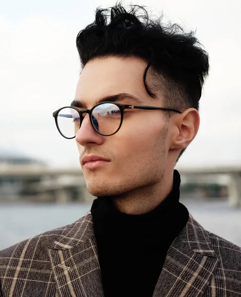 Portrait of an handsome businessman near sea — Stock Photo, Image