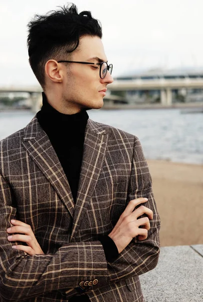 Portrait of an handsome businessman near sea — Stock Photo, Image