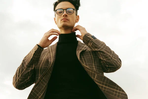 Elegant fashionable man in glasses — Stock Photo, Image