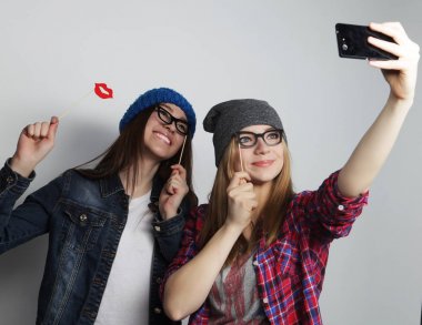 Selfie Çeken Kadınlar