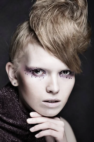 Hermoso maquillaje de moda creativa. — Foto de Stock