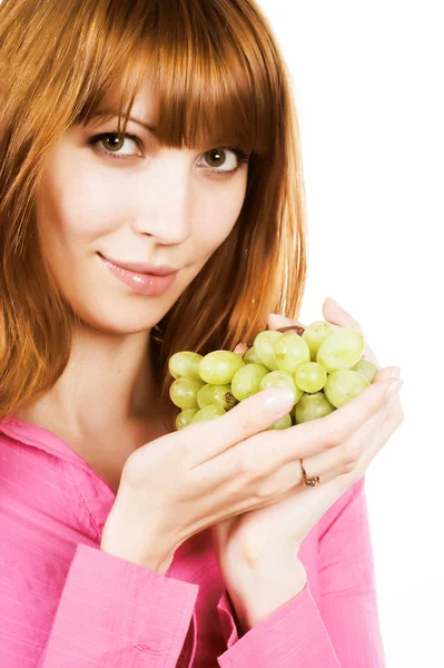 Mujer con racimo de uva — Foto de Stock