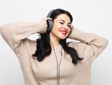 güzel kadın artı müzik boyutu