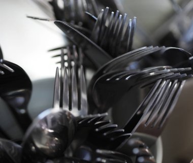 Mutfak çatal bıçak takımı kutu içinde tutuldu, yakın çekim