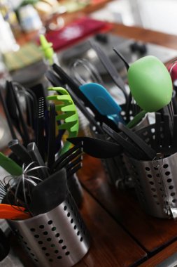 Mutfak çatal bıçak takımı kutu içinde tutuldu, yakın çekim