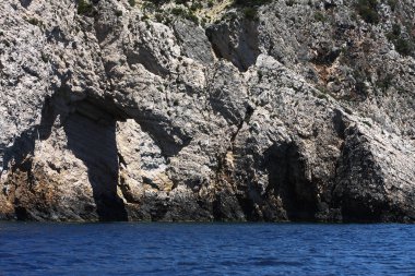 Yunanistan 'ın Zakynthos adasındaki mavi mağaralar, seyahat kavramı