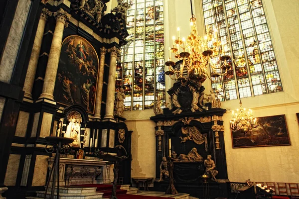 Interior da Catedral de São Miguel e Santa Gudula, Bruxelas, Bélgica — Fotografia de Stock