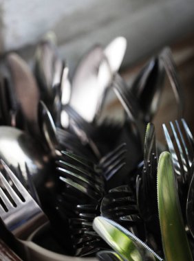 Mutfak çatal bıçak takımı kutu içinde tutuldu, yakın çekim