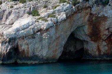 Harika bir tatil. Yunanistan 'ın Zakynthos adasındaki mavi mağaralar, seyahat kavramı