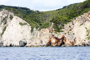 Harika bir tatil. Yunanistan 'ın Zakynthos adasındaki mavi mağaralar, seyahat kavramı