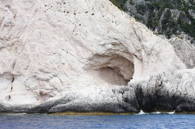 Harika bir tatil. Yunanistan 'ın Zakynthos adasındaki mavi mağaralar, seyahat kavramı