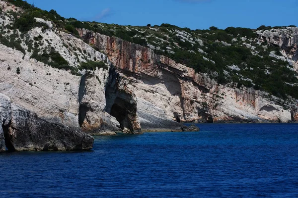Csodálatos nyaralás. Kék barlangok Zakynthos szigetén, Görögország, utazási koncepció — Stock Fotó