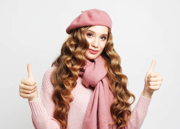 Beauty girl with curly perfect hairstyle wearing pink beret over white background — Stock Photo, Image