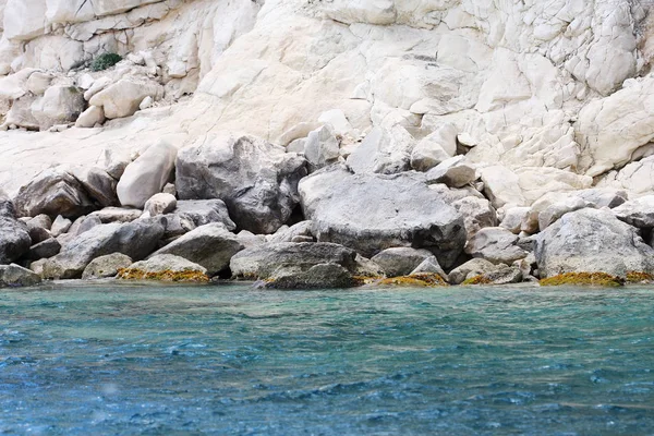 Prachtige vakantie. Blauwe grotten op het eiland Zakynthos, Griekenland, reis concept — Stockfoto