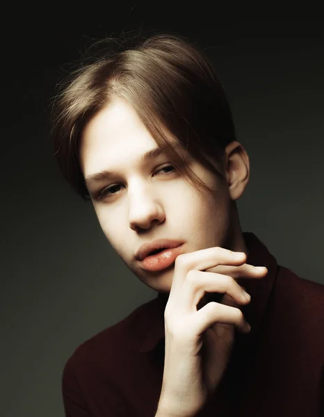 Attractive teenage boy posing in studio over grey background — Stock Photo, Image