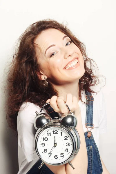 Mujer con reloj despertador —  Fotos de Stock