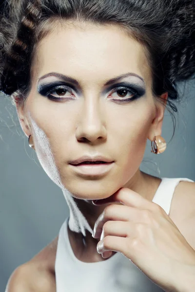 Elegantní žena s luxusní make-up a účes — Stock fotografie