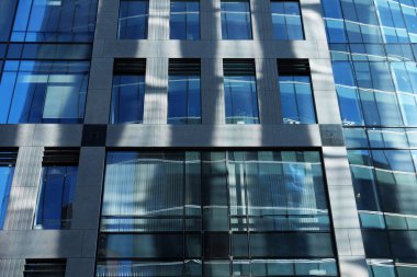 Modern iş merkezi, yaz günü.