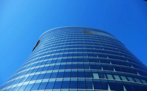 Moderno centro de negocios, día de verano — Foto de Stock