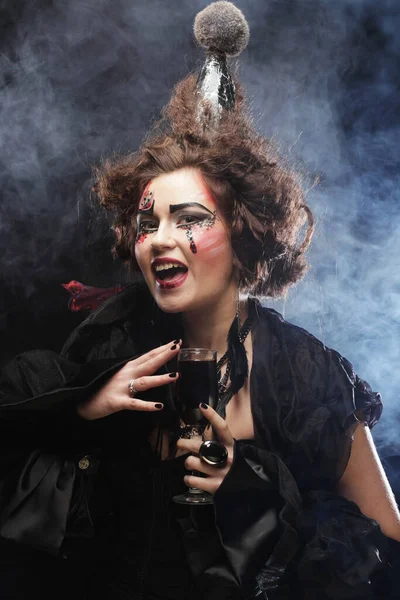 Giovane donna con trucco creativo. Tema di Halloween. — Foto Stock