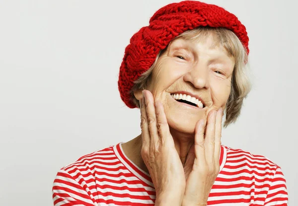 Close up portret szczęśliwej starszej kobiety uśmiechniętej — Zdjęcie stockowe