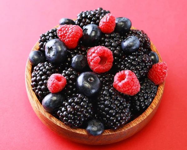 Bowl of fresh fruit. Blackberries,raspberries,blueberries on a bowl. Healthy breakfast. — Stock Photo, Image