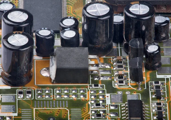 Parte da placa elétrica com capacitores — Fotografia de Stock