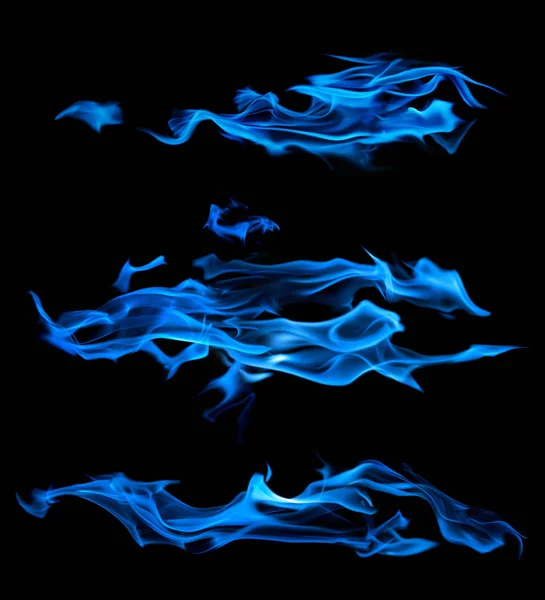 Flamme bleue longues étincelles isolées sur noir — Photo