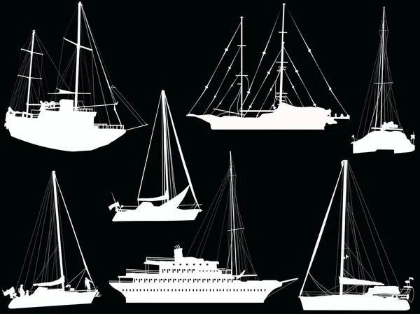 Siete barcos blancos aislados en negro — Vector de stock