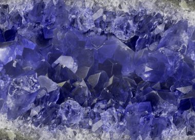 mavi safir kristallerinin arka planının makro fotoğrafı