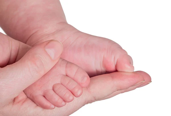 Foto Mit Säuglingsbeinen Der Hand Der Mutter Isoliert Auf Weißem — Stockfoto