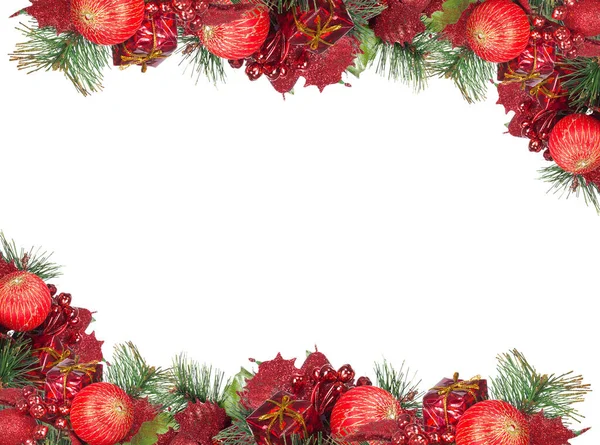 用红色和绿色的圣诞装饰品制成的相框 白色背景隔离 — 图库照片