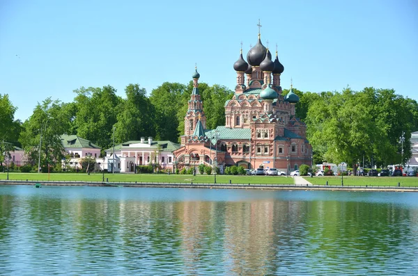 Malerische Ansicht Der Dreifaltigkeitskirche Ostankino Moskau Russland — Stockfoto