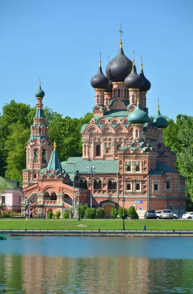 Doğal görünümü Trinity Kilisesi Ostankino, Moskova, Rusya Federasyonu