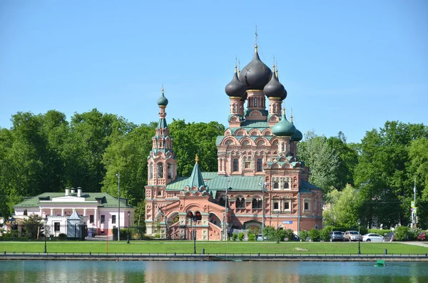 Malerische Ansicht Der Dreifaltigkeitskirche Ostankino Moskau Russland — Stockfoto