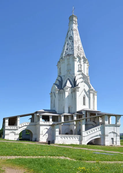 Вид Храм Вознесіння Господнього Проти Синього Неба Москва Росія — стокове фото