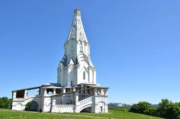 Uitzicht Kerk Van Hemelvaart Tegen Blauwe Hemel Moskou Rusland — Stockfoto