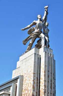 Rusya, Moskova, VDKNh, 21 Mayıs 2018: Ünlü Sovyet anıt işçi ve heykeltraş Vera Mukhina kolhoz kadın (kollektif çiftlik kadın). 1937 yılında paslanmaz çelikten imal