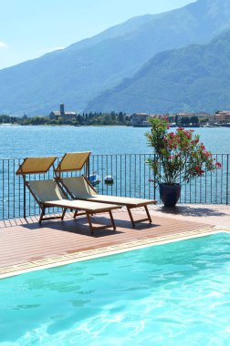 Como Gölü 'ne karşı güneş delikleri, İtalya