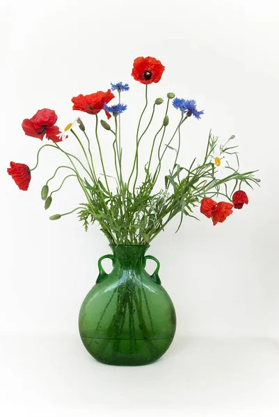 Dekorativní Kytice Divokými Květy Zelené Váze — Stock fotografie