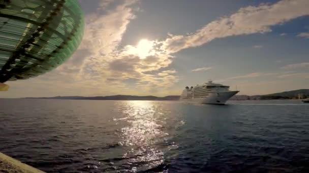Stora Kryssningsfartyg Hamnen Palamos Spanien Seabourn Eovation Längd 210M Time — Stockvideo