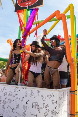 Lezbiyen, Eşcinsel, biseksüel ve transseksüel insanların sokaklarda Sitges, İspanya'nın 17 gururu. Haziran, 2018